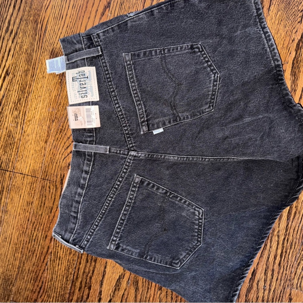 Levi's Black High-Waisted shorts - Picture 2 of 4